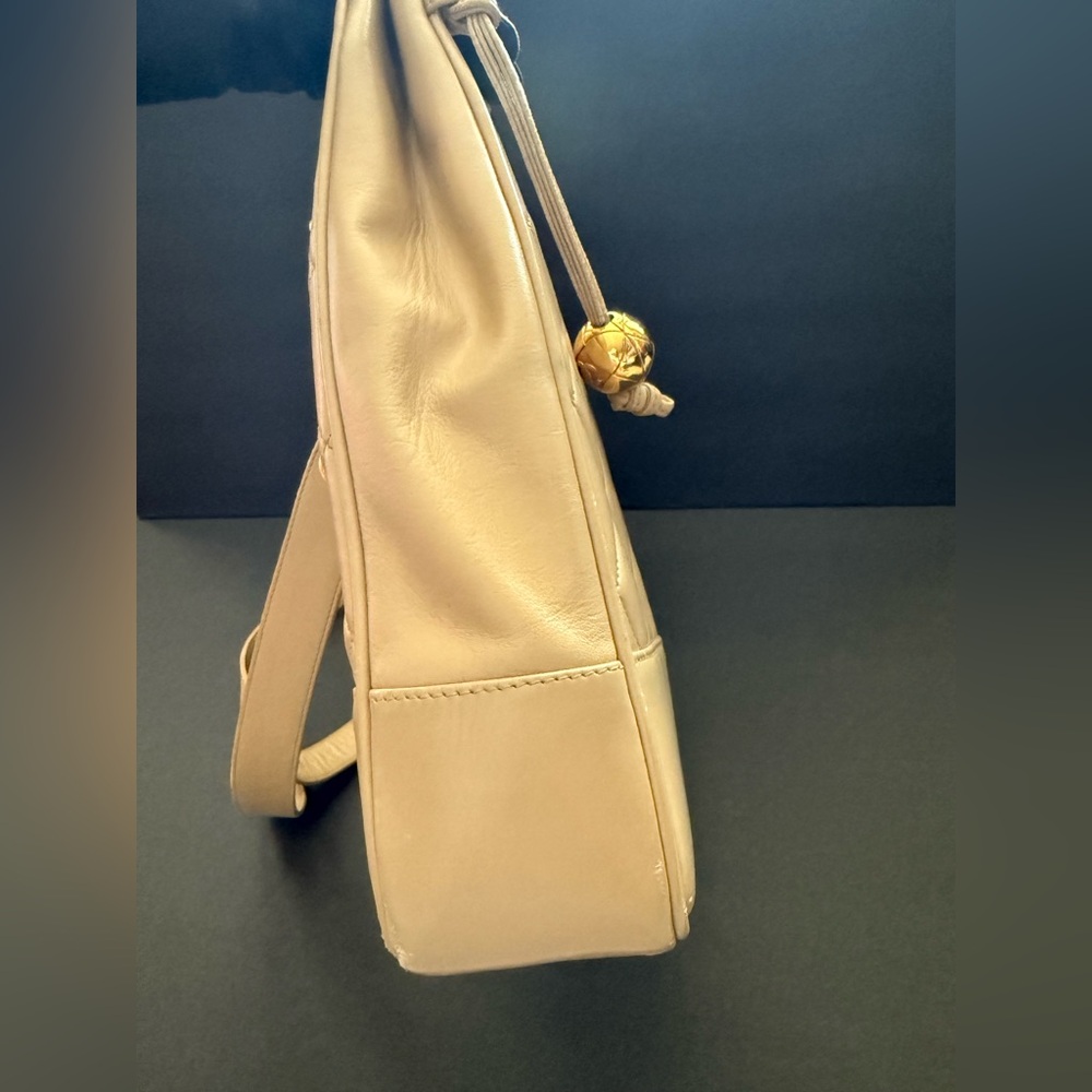 Chanel Metellase Chain Shoulder Bag - Picture 4 of 16